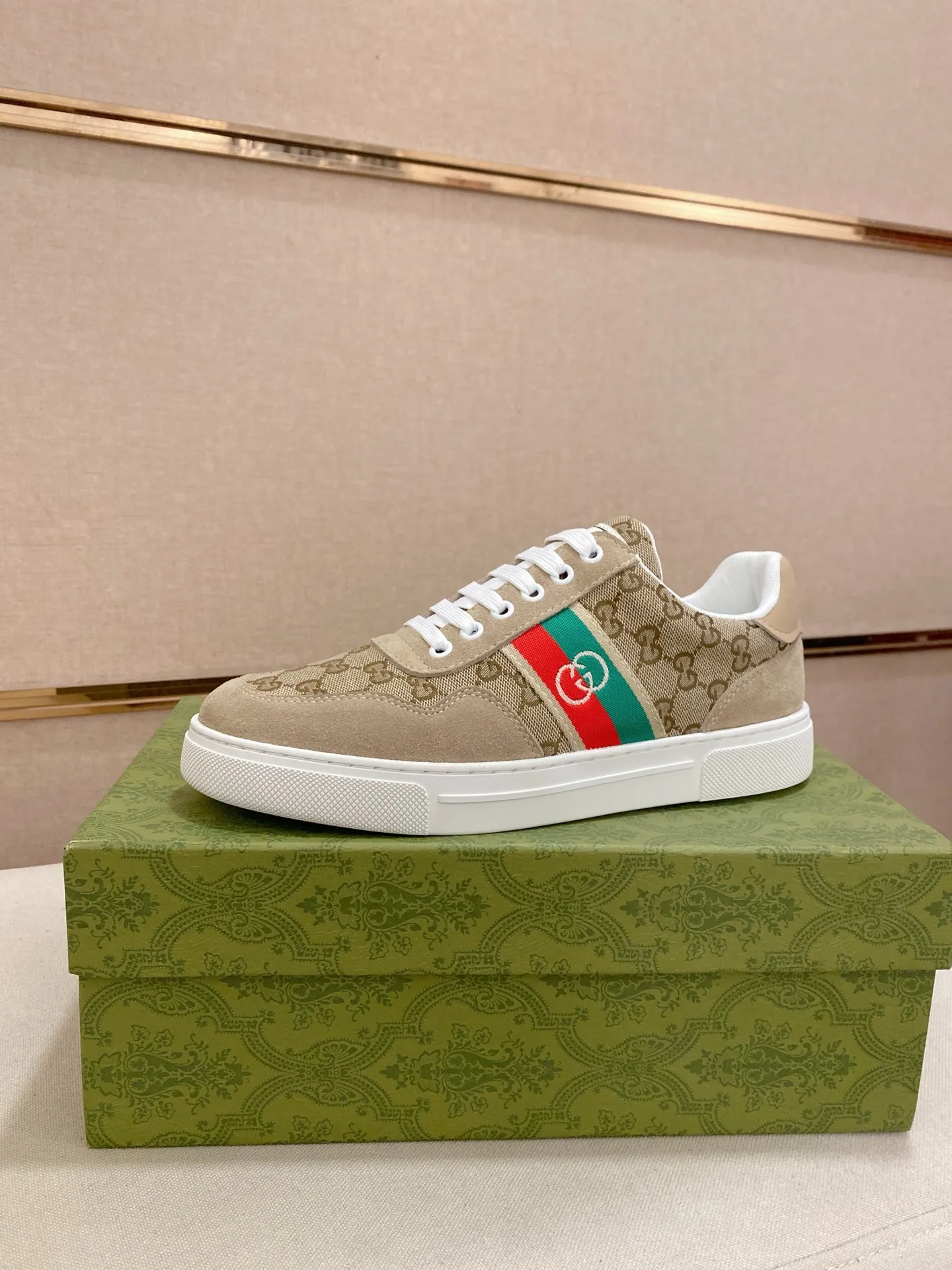 Men's clothing and shoes💰:440💰 (GUCCI) The latest model from the official website 🎁🎁Casual and fashionable men's shoes👟, hot style 💥The version is simple and elegant, exclusive for trendy men. Unique official website latest brand elements 👑Gucci original decoration, fashionable and generous, the fabric is original cowhide ✅sheepskin lining, the official website specifies wear-resistant casual outsole, the classic model is taken in kind at the counter🎬38-44 (45 is not returned or exchanged)